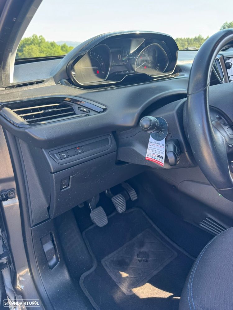 Peugeot 208 1.5 BlueHDi Signature - 18