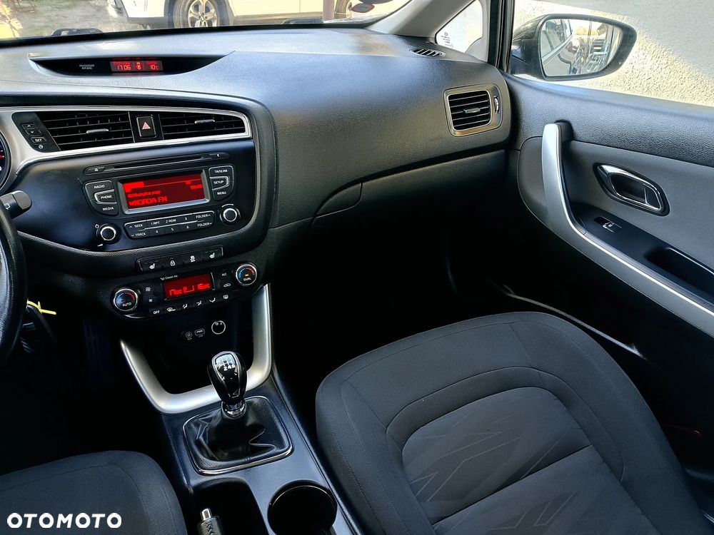 Kia Ceed 1.6 CRDi 136 ISG Vision - 18