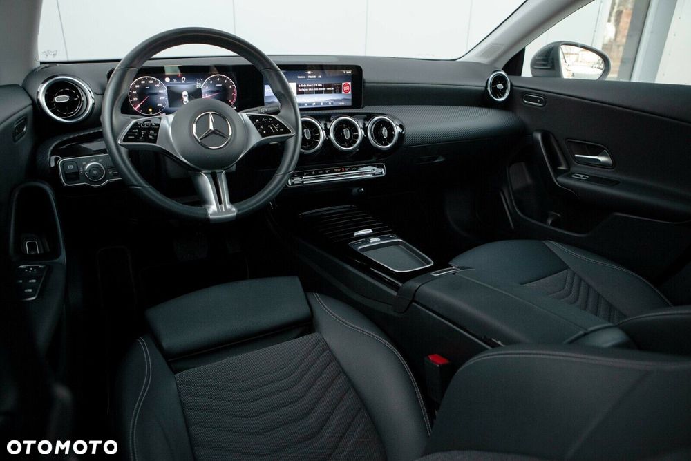 Mercedes-Benz CLA 200 mHEV 7G-DCT - 22