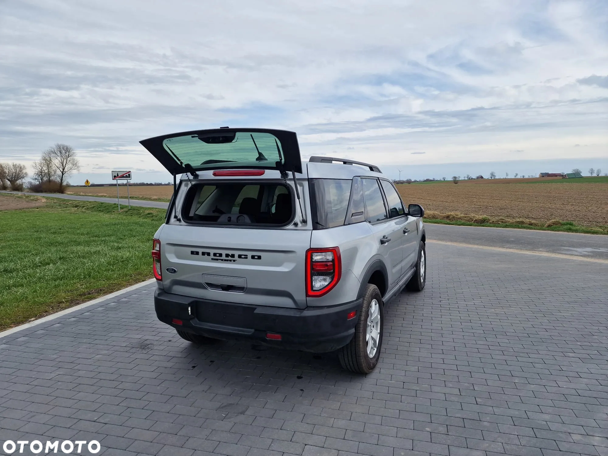 Ford Bronco - 4