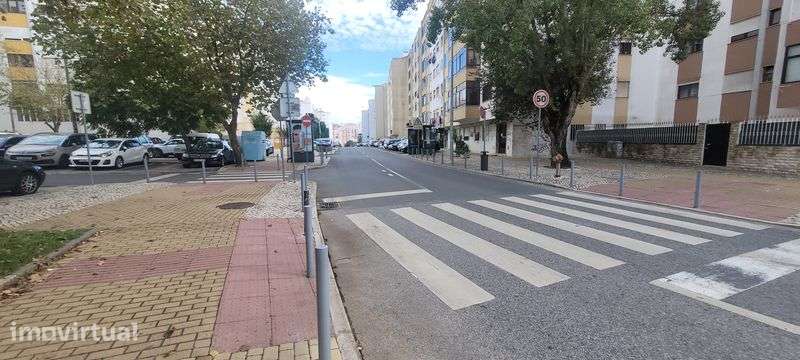 Box arrenda se perto do Shopping Massama - Grande imagem: 2/3