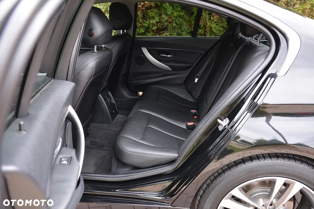 BMW Seria 3 320d - 25