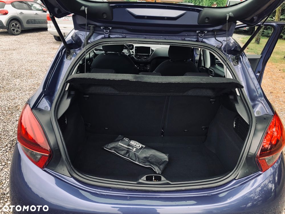 Peugeot 208 - 16