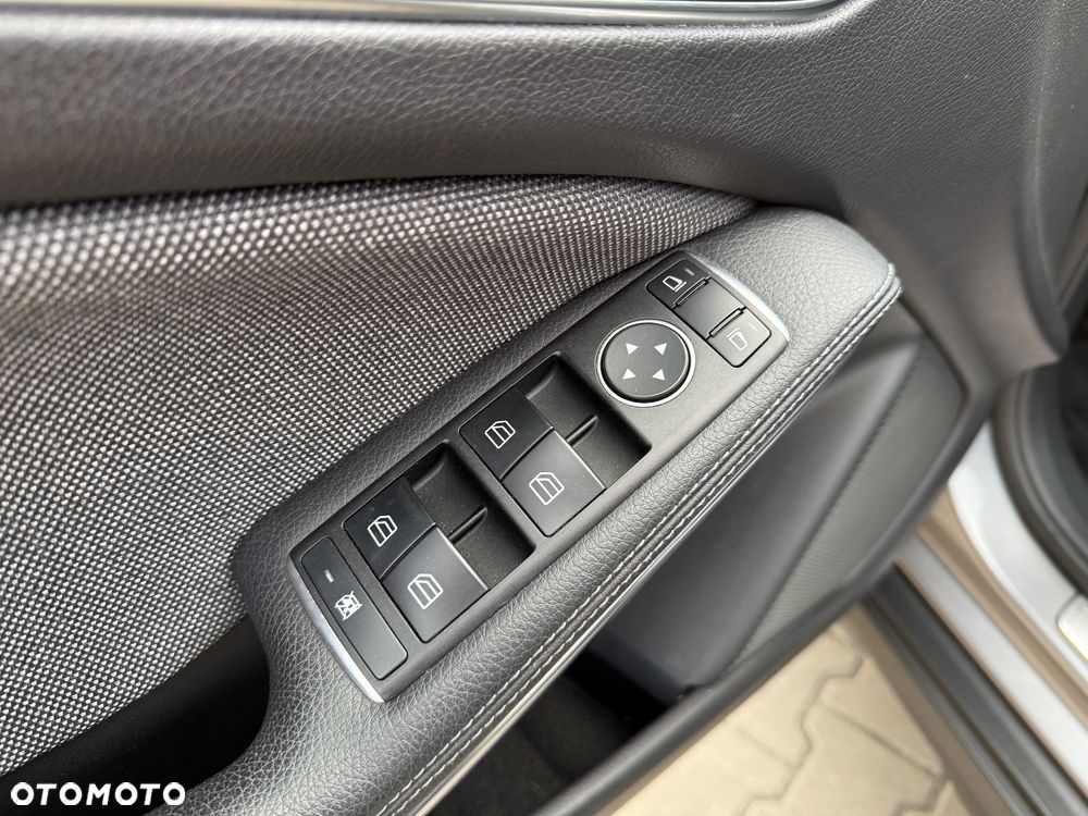 Mercedes-Benz GLA - 13