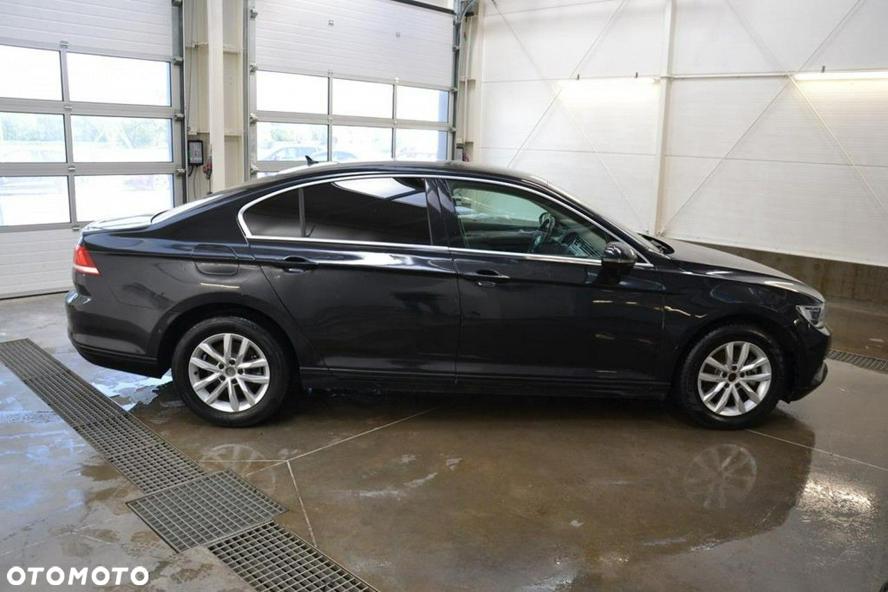 Volkswagen Passat - 8