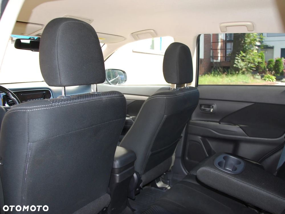 Mitsubishi Outlander 2.0 Intense + 4WD CVT - 19