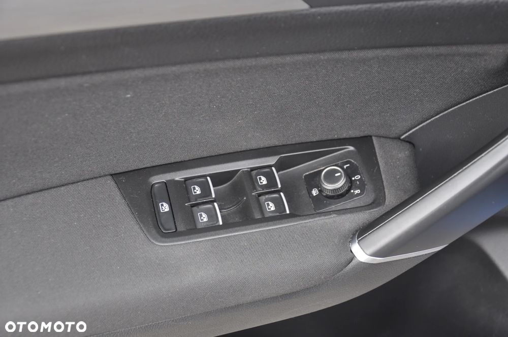 Volkswagen Touran 2.0 TDI SCR (BlueMotion Technology) Comfortline - 31