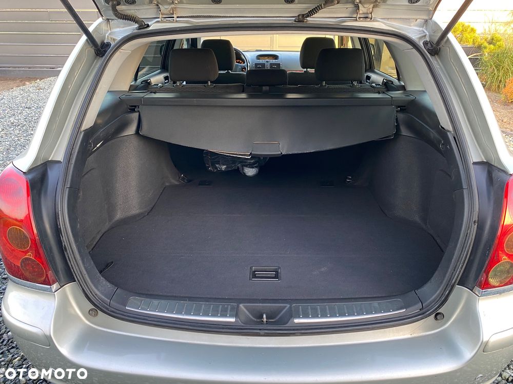 Toyota Avensis 2.0 VVT-i Sol - 11