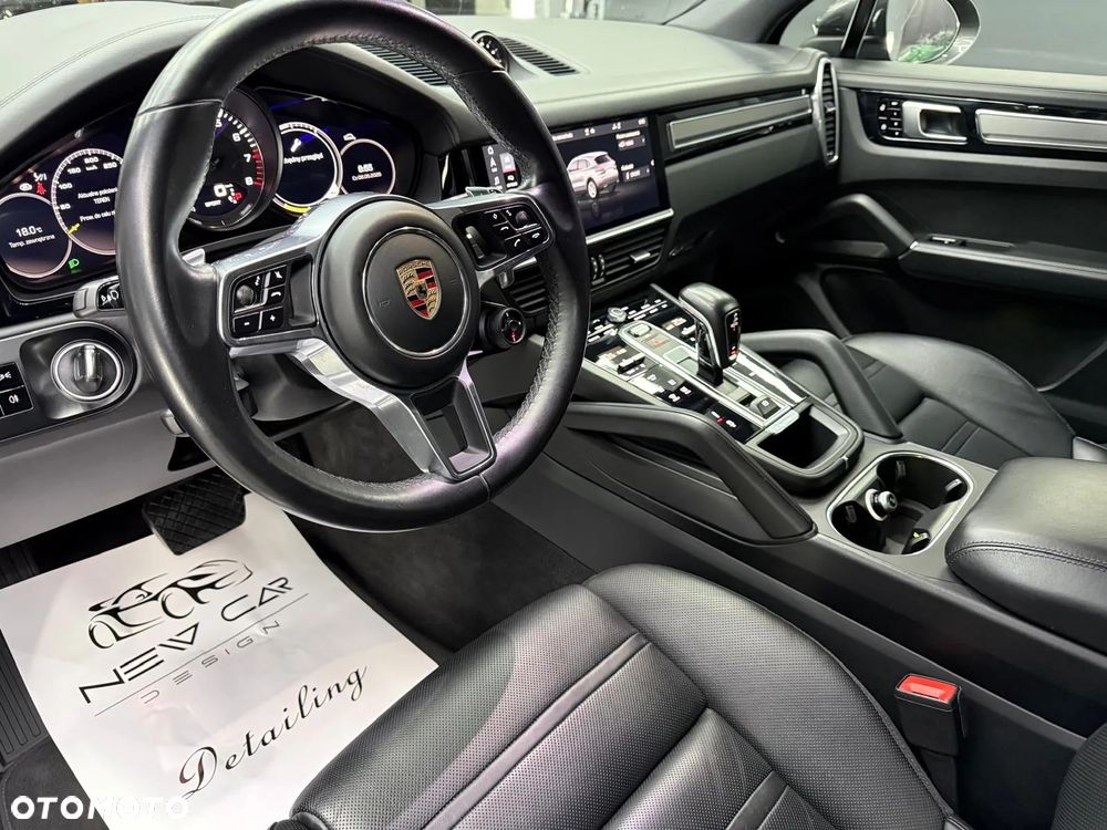 Porsche Cayenne - 30