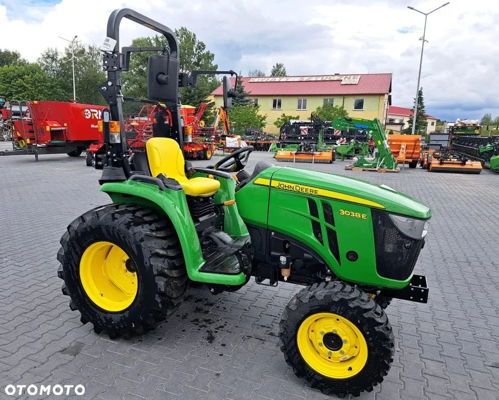 John Deere 3038E