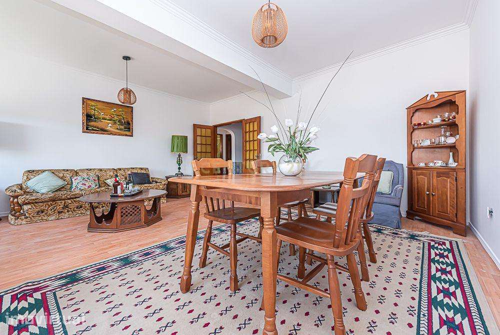 Apartamento T3 em bom estado de conservação com áreas generosas, S. Se - Grande imagem: 3/23