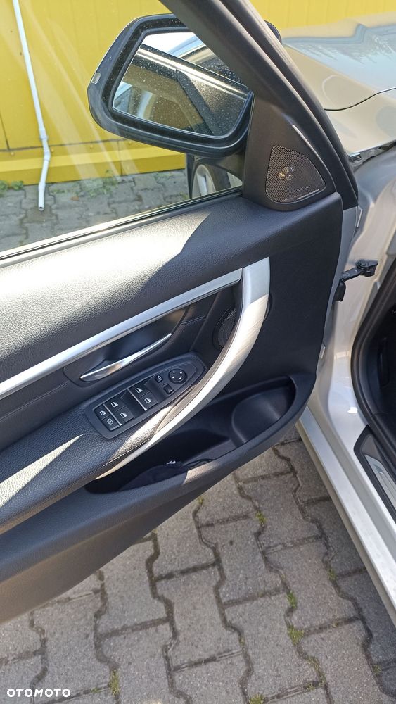 BMW Seria 3 328i xDrive Luxury Line - 18
