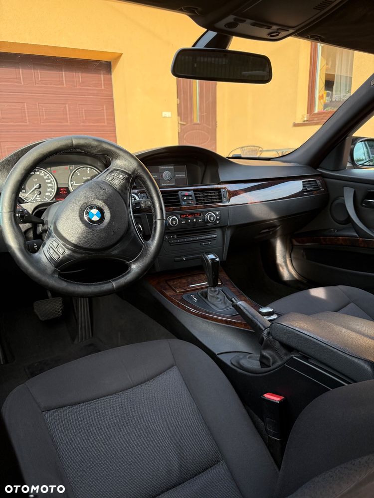 BMW Seria 3 320d DPF Touring - 31