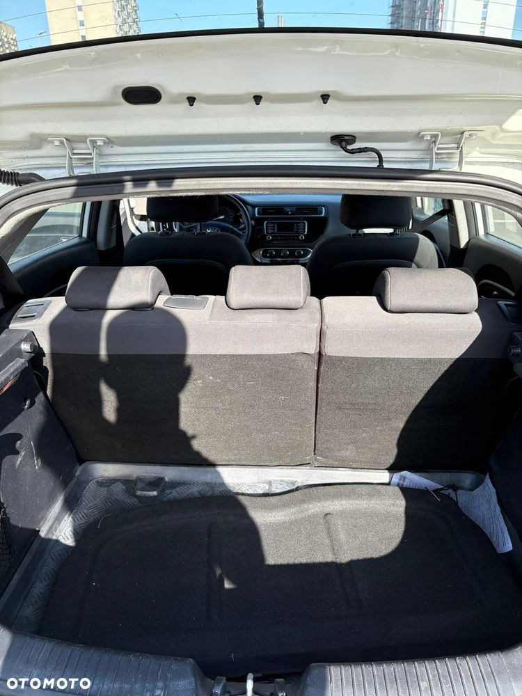 Kia Rio 1.2 L - 5