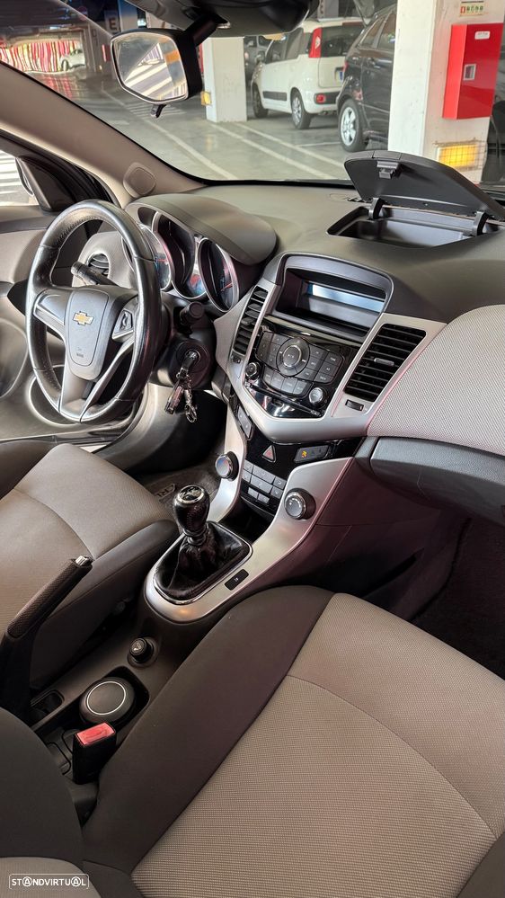 Chevrolet Cruze 1.6 LS - 13