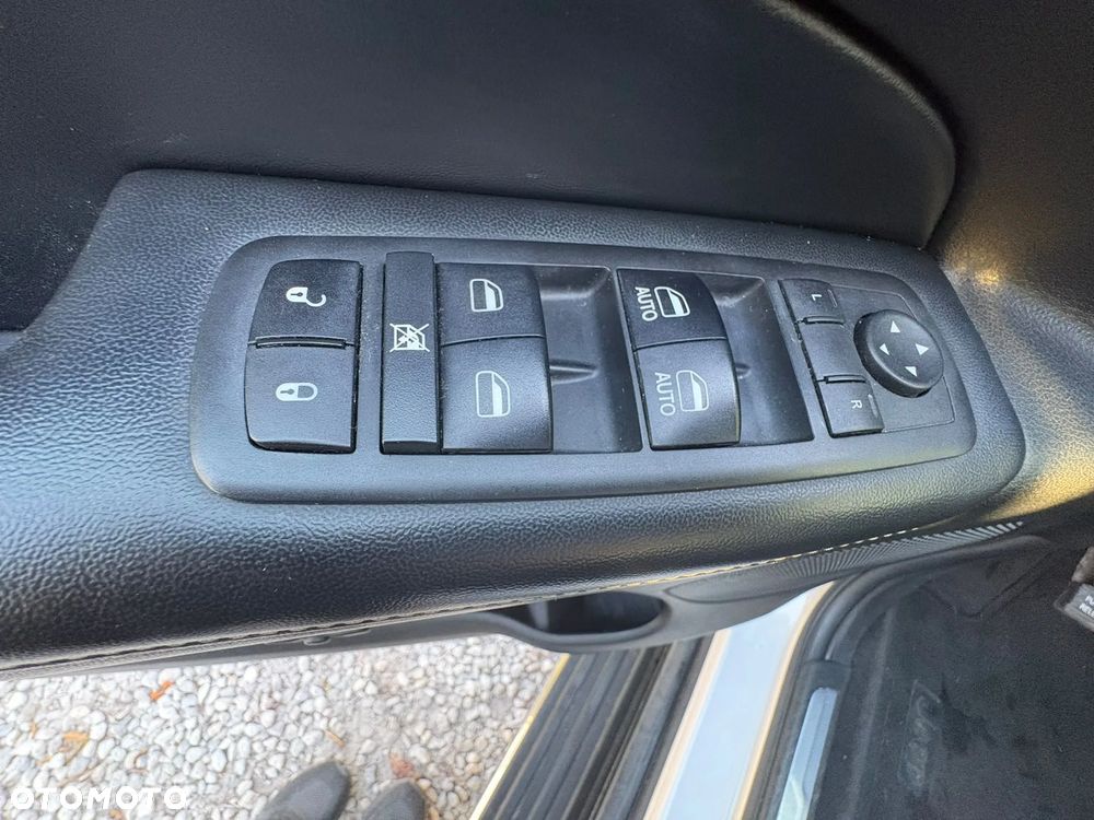 Jeep Grand Cherokee - 24