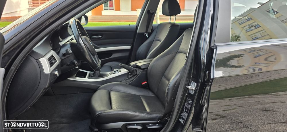 BMW 320 d DPF Touring - 14