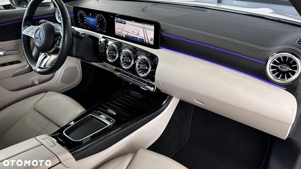 Mercedes-Benz CLA - 25