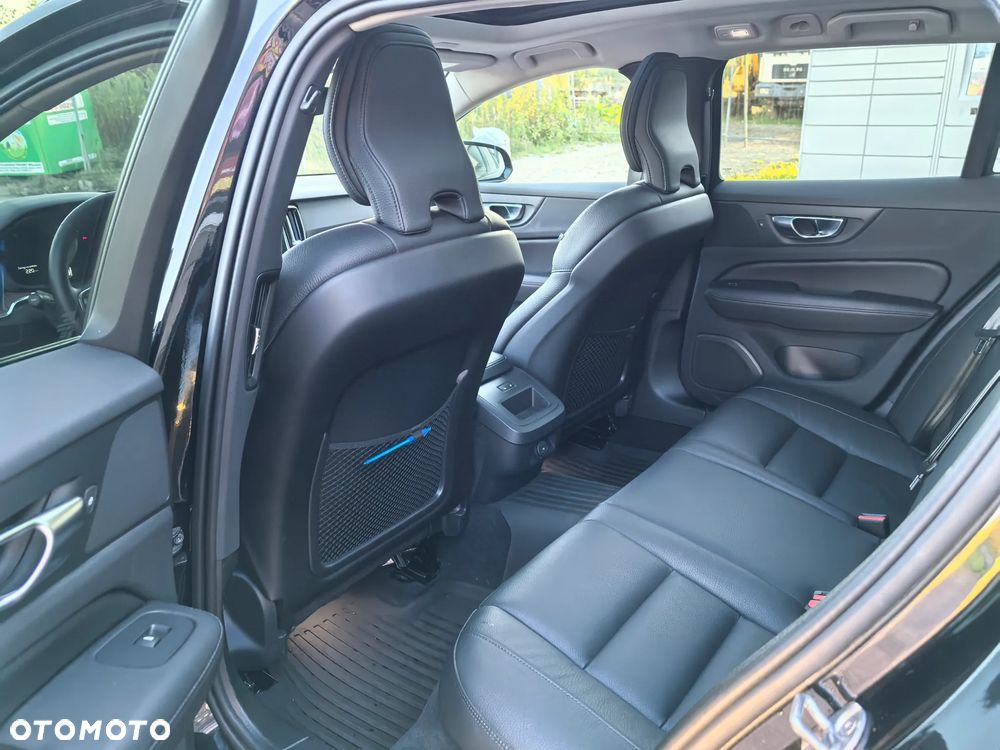 Volvo V60 B5 B AWD Plus Dark - 8