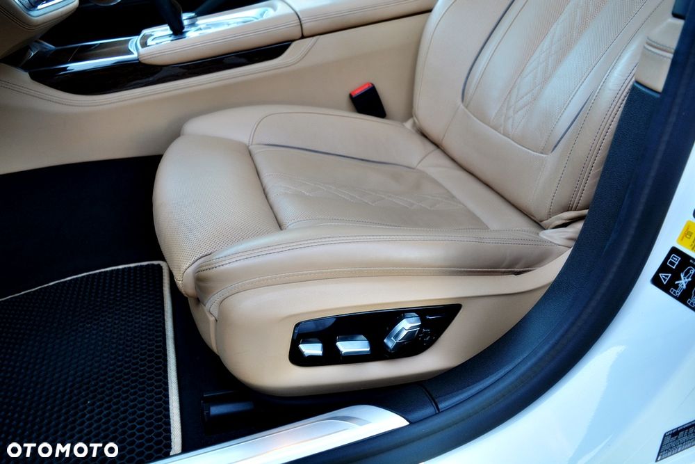 BMW Seria 7 750Li xDrive - 11