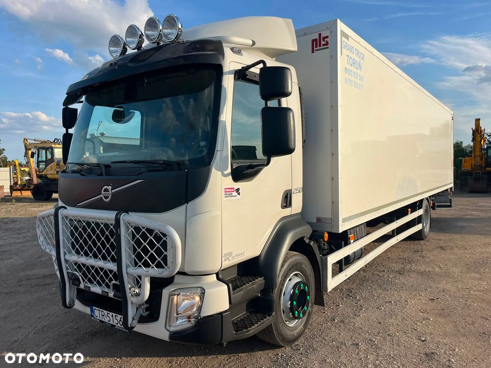 Volvo Wynajem solówka izoterma z windą 4500 ZŁ MIESIĄC - 14