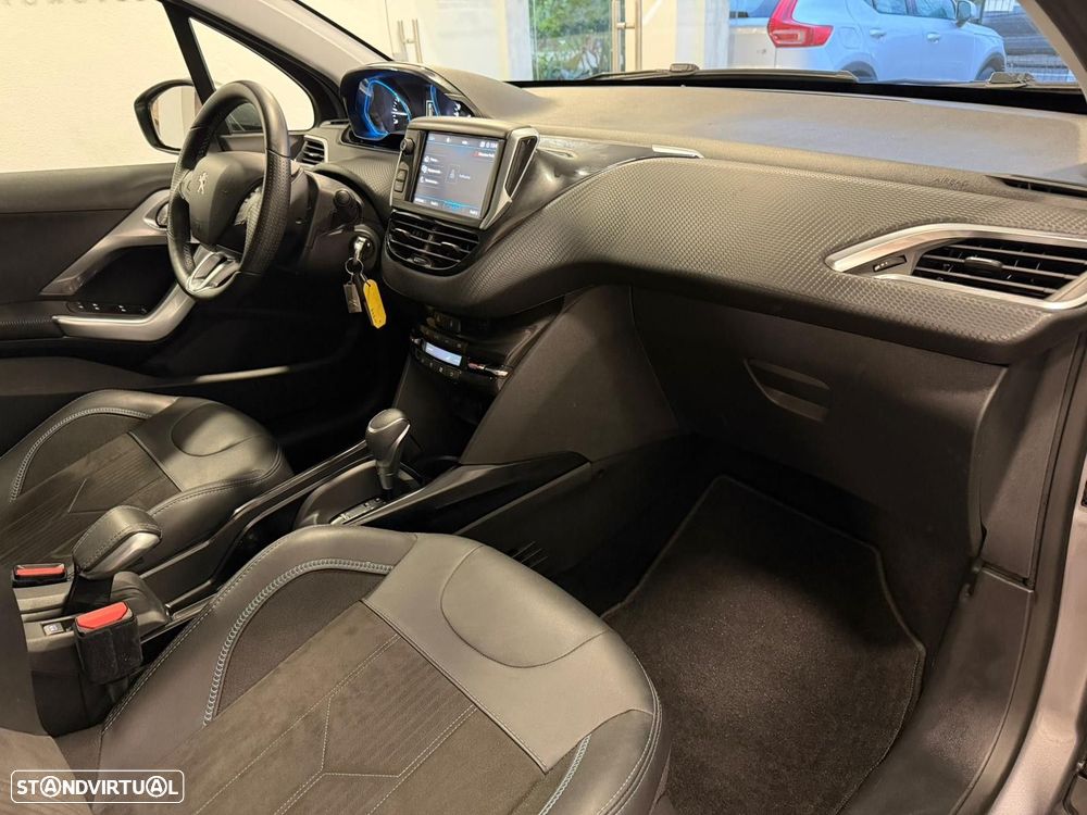 Peugeot 2008 1.2 PureTech Allure EAT6 - 10