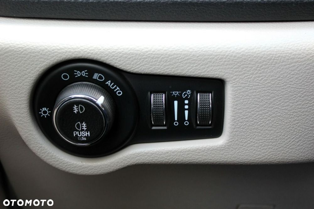 Chrysler Pacifica - 29