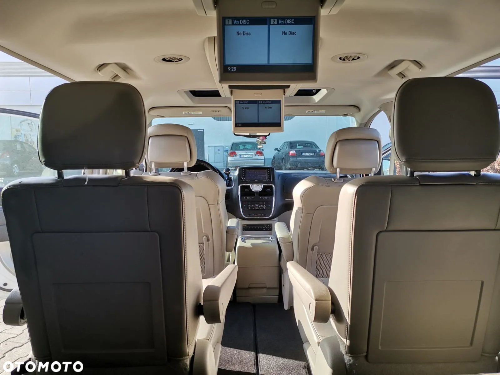 Chrysler Town & Country 3.6 Limited - 12