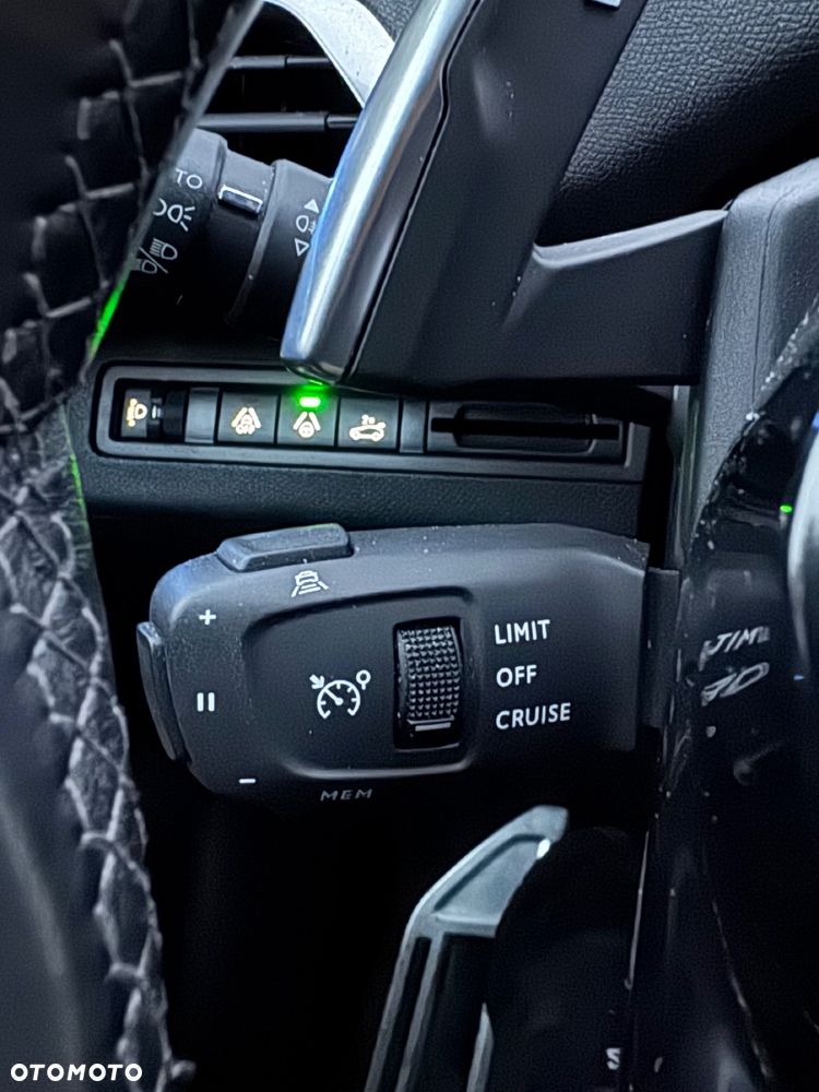 Peugeot 3008 1.2 PureTech Road Trip S&S EAT8 - 18