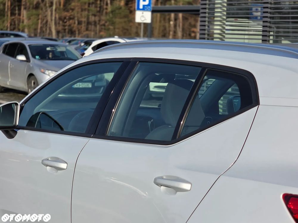Volvo XC 40 T3 Momentum Pro - 22