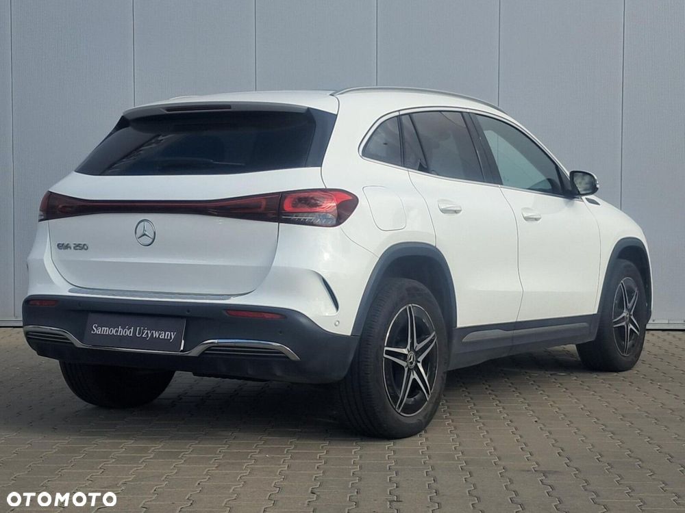 Mercedes-Benz EQA - 9