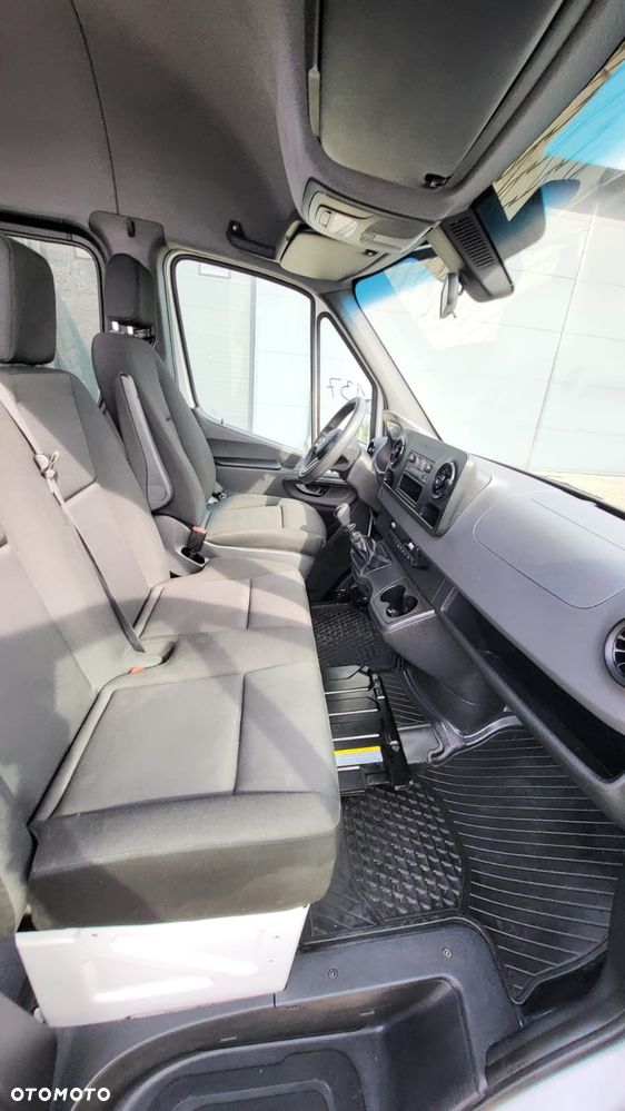 Mercedes-Benz Sprinter 907.221 - 7