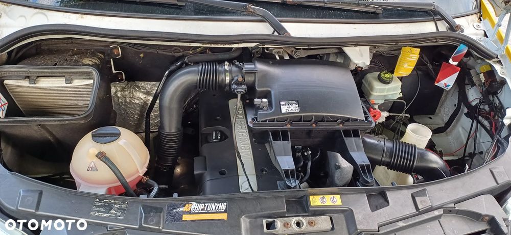 Mercedes-Benz 906 - 11