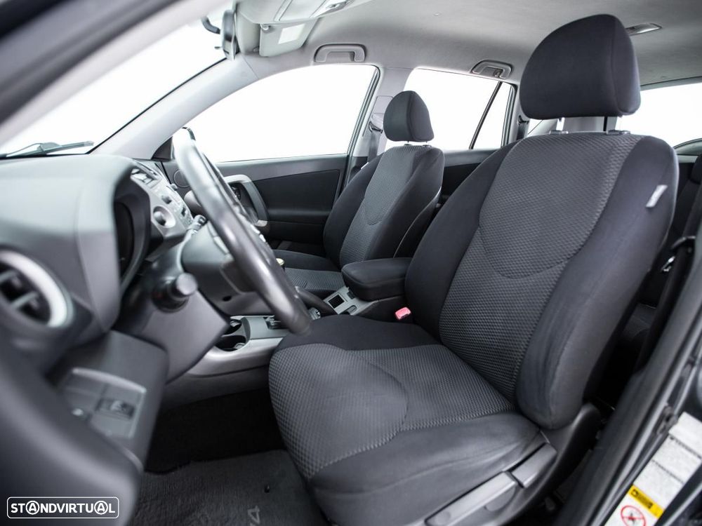 Toyota RAV4 2.2 D-4D - 8