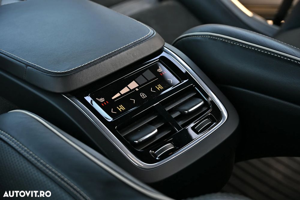 Volvo XC 90 D5 AWD Geartronic RDesign - 32