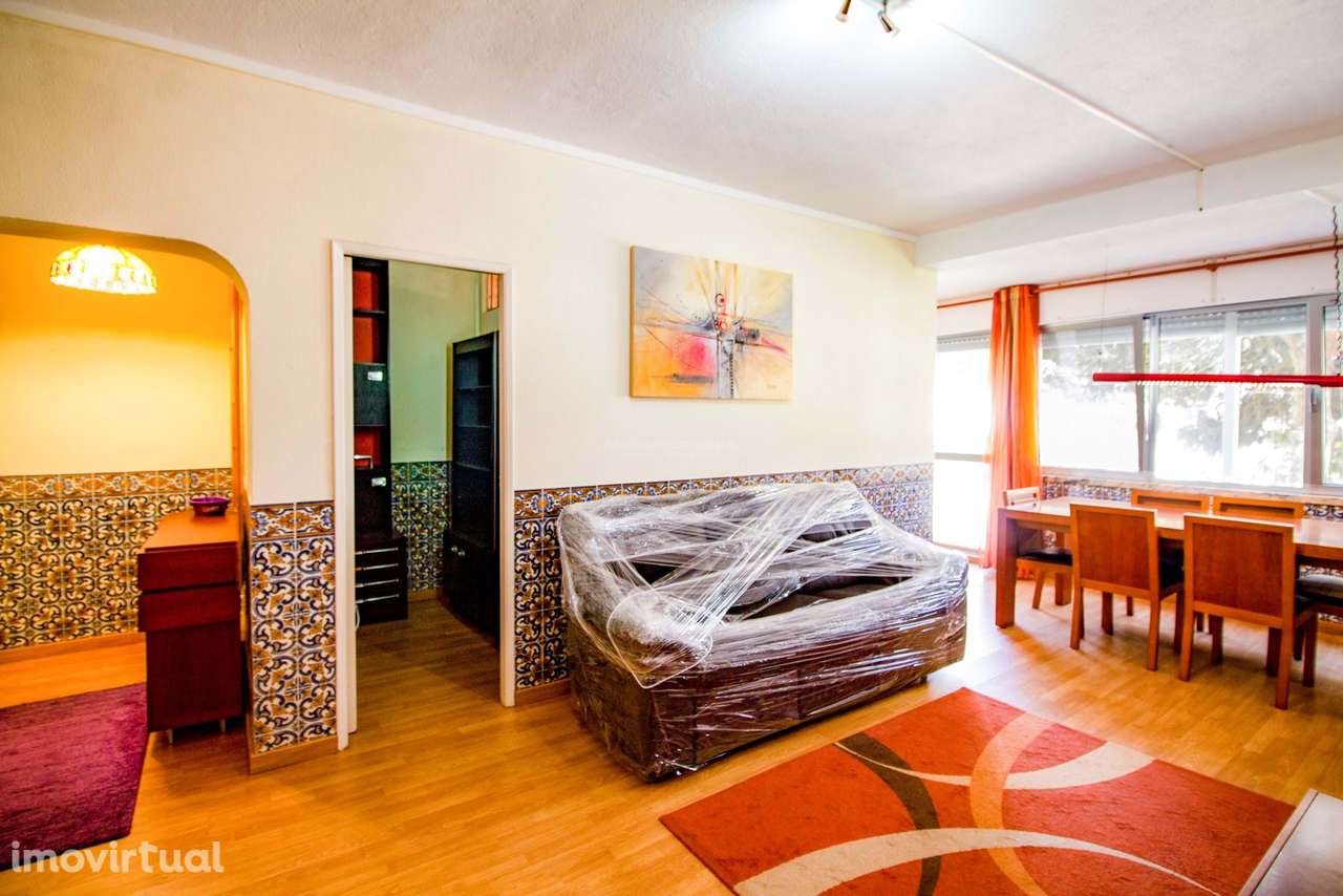 Apartamento T1+1 totalmente mobilado a 5 minutos da praia de São João - Grande imagem: 2/12