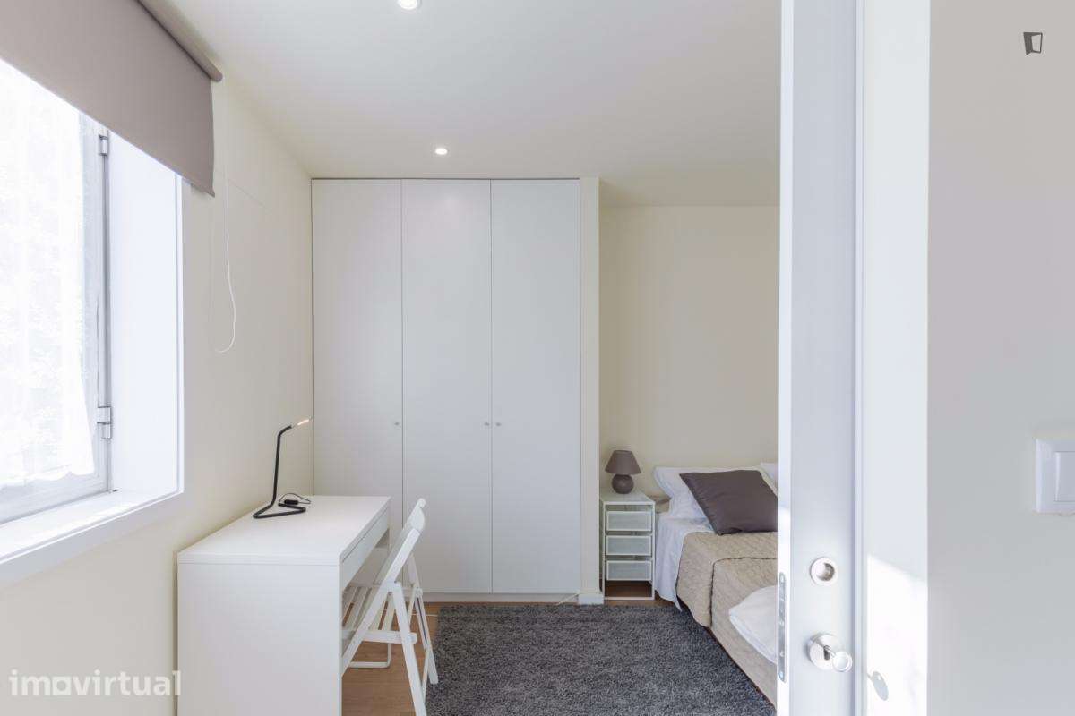 Apartamento com 1 quartos - localizado em Sé Porto - Grande imagem: 2/12