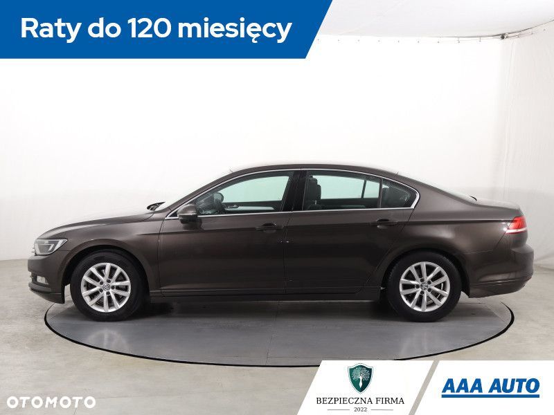 Volkswagen Passat - 4