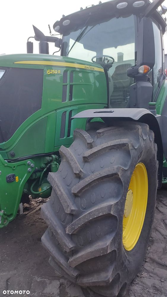 John Deere 6250R - 4