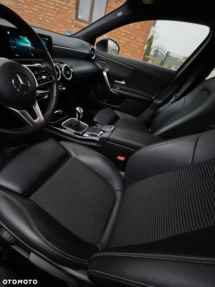 Mercedes-Benz Klasa A 200 Edition 19 - 22