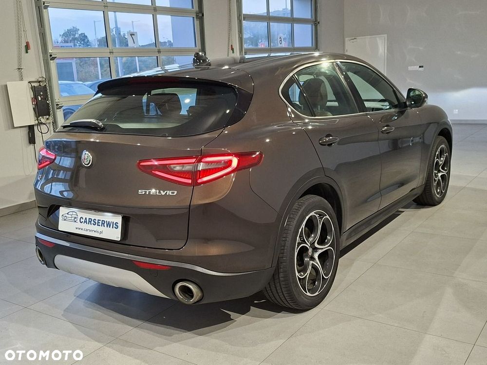 Alfa Romeo Stelvio 2.0 Turbo Veloce Q4 - 25