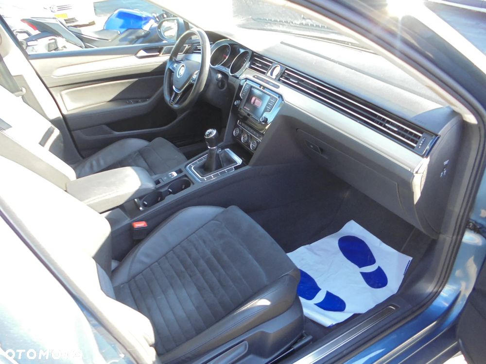 Volkswagen Passat Variant 2.0 TDI SCR BlueMotion Highline - 13