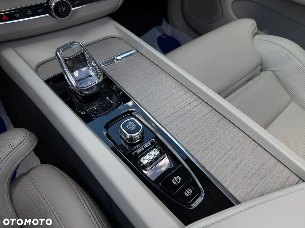 Volvo XC 60 T8 Plug-In Hybrid AWD Inscription - 24
