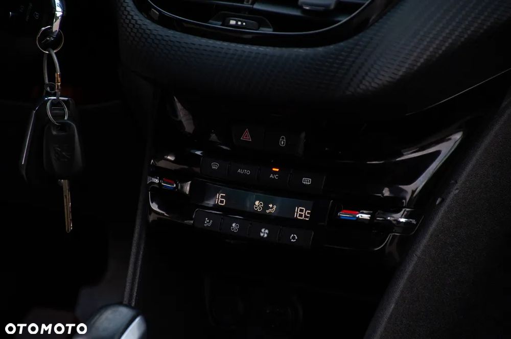 Peugeot 2008 120 VTI Allure - 24