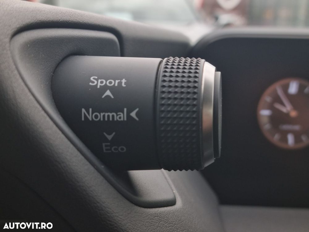 Lexus UX 250h Luxury Line - 26