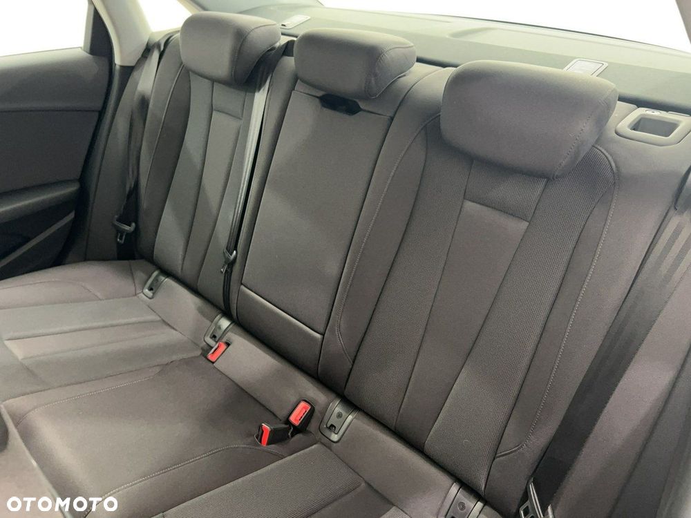 Audi A4 Limousine - 13