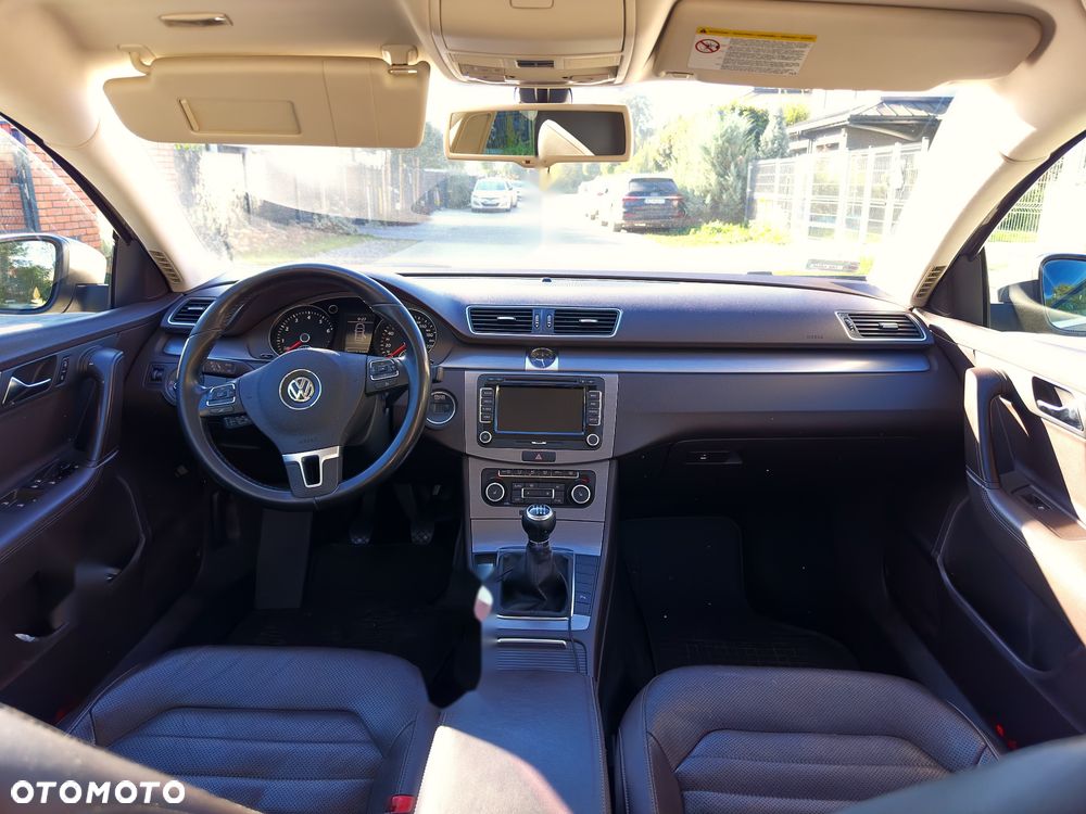 Volkswagen Passat - 11