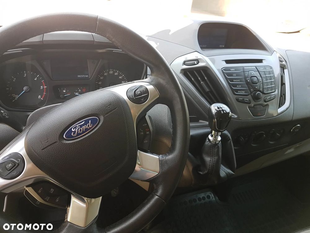Ford Tourneo Custom - 24