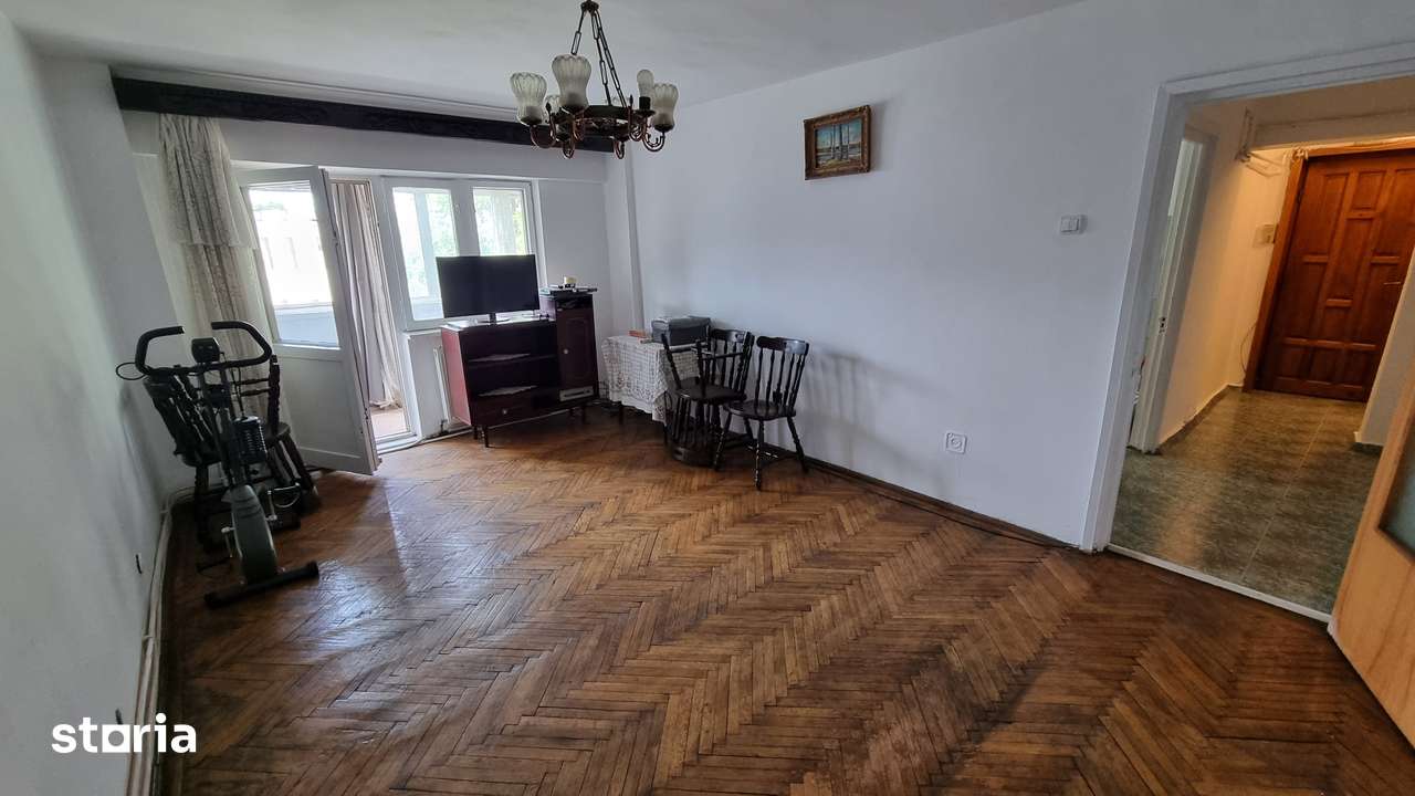 Apartament 3 camere de închiriat, etaj 2 cu boxa — fotografia 2