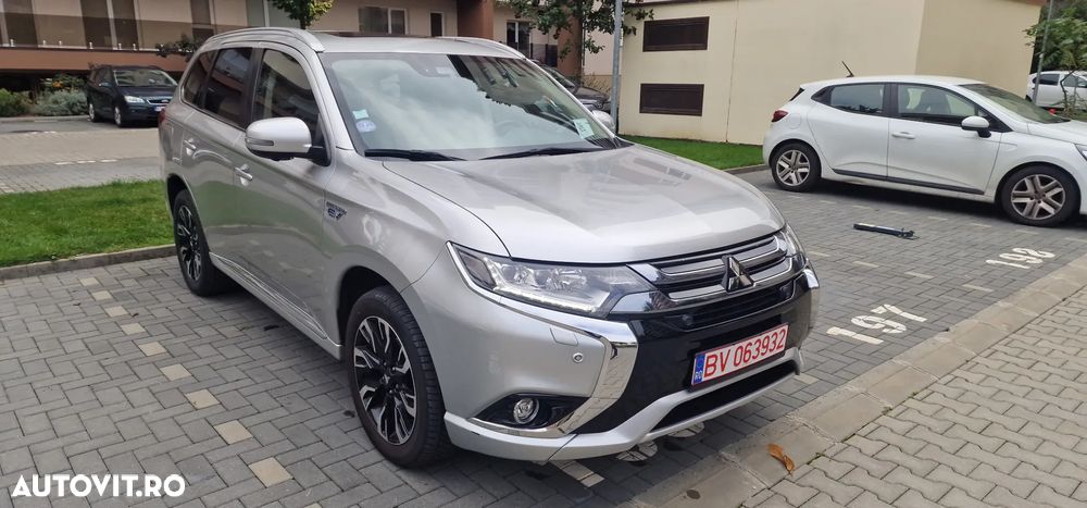 Mitsubishi Outlander 2.0 4WD Plug-In Hybrid Top - 1